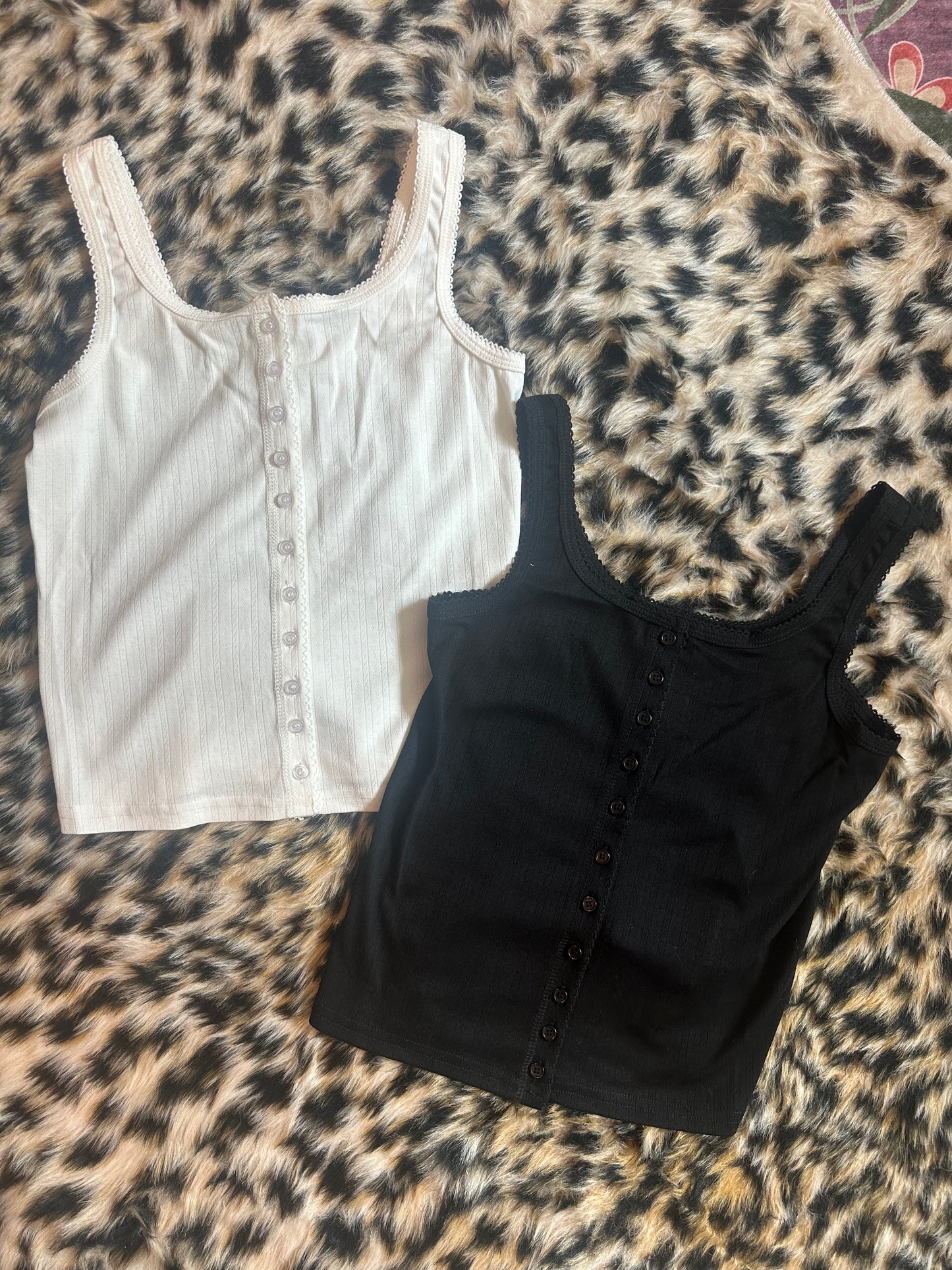 BUTTON DOWN POINTELLE TANK TOP