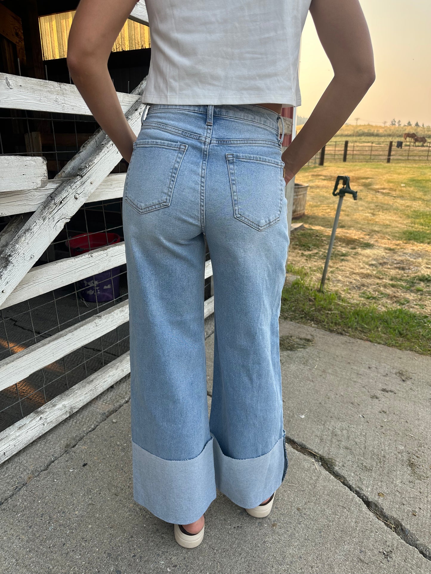 WIDE LEG - Rigid with Comfort Stretch